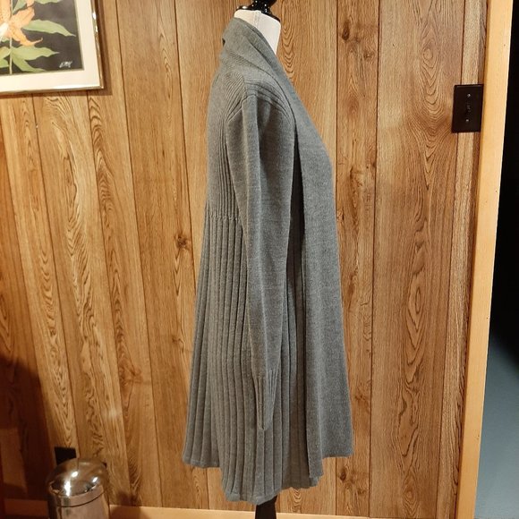 H&M Flowy Grey Sweater - Picture 3 of 8